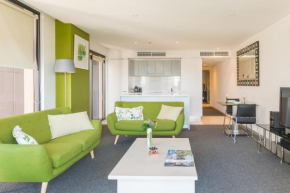 Luxury Oaks Horizons Apartment with a Pool Adelaide